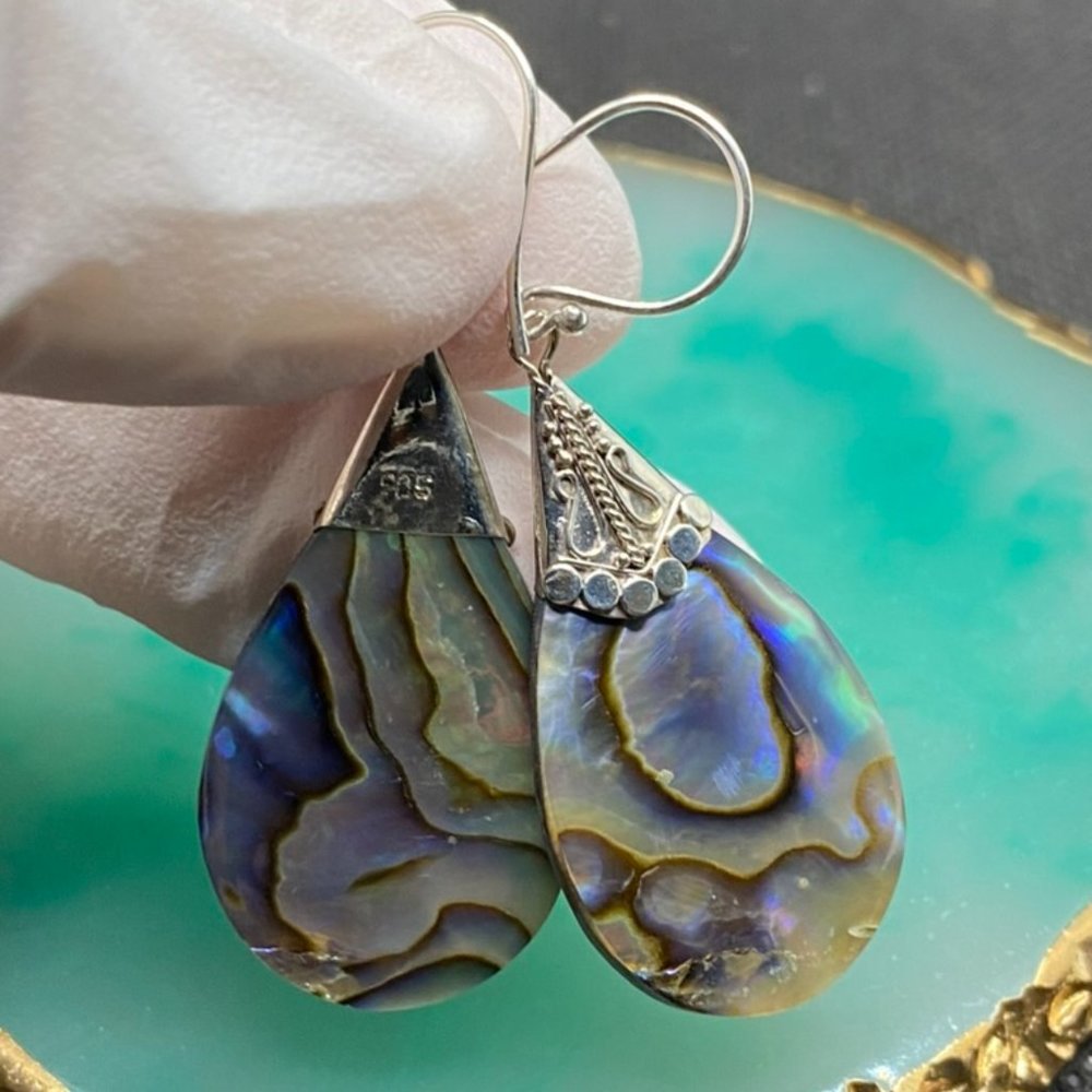 Shell Dangle Drop Earrings - Picture 4 of 5